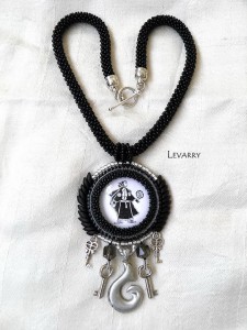 embroidered_necklace-11