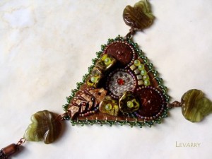 embroidered_necklace-15