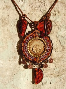 embroidered_necklace-16