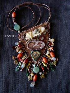 embroidered_necklace-25