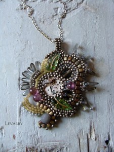 embroidered_necklace-5