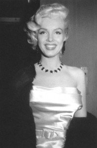 Marilyn-Photo-marilyn-monroe-32710457-493-750