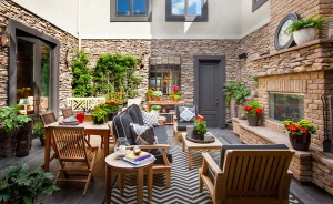 Interior-Courtyard-Garden-Ideas-15-1-Kindesign