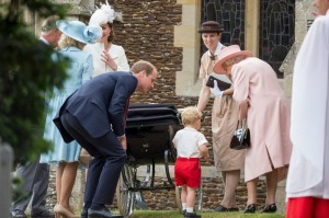 The-Queen-talks-to-Prince-George